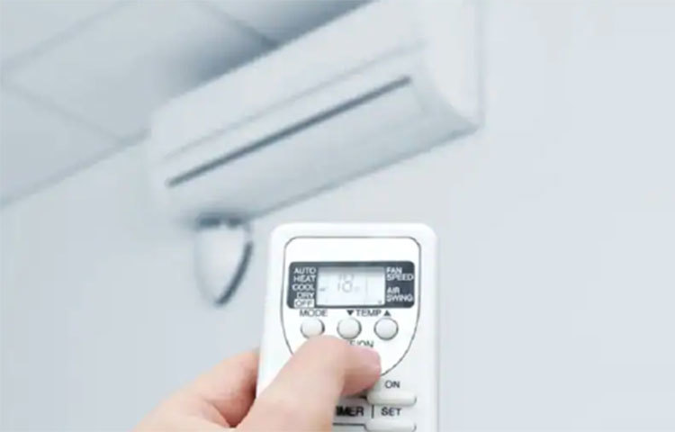 রাতে ঘণ্টাতিনেক এসি চালিয়ে ঘর ঠান্ডা করে নিয়ে, ফ্যান ছেড়ে দিন। প্রতিদিন সারারাত এসি চললে বিদ্যুৎ বিল বাড়বেই।