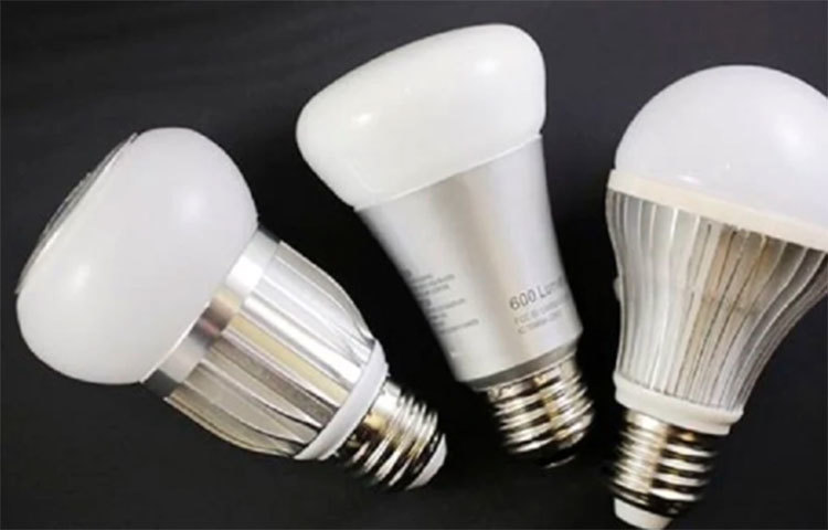 বাড়িতে অবশ্যই এলইডি আলো লাগান। এতে বিদ্যুতের সাশ্রয় হয়।