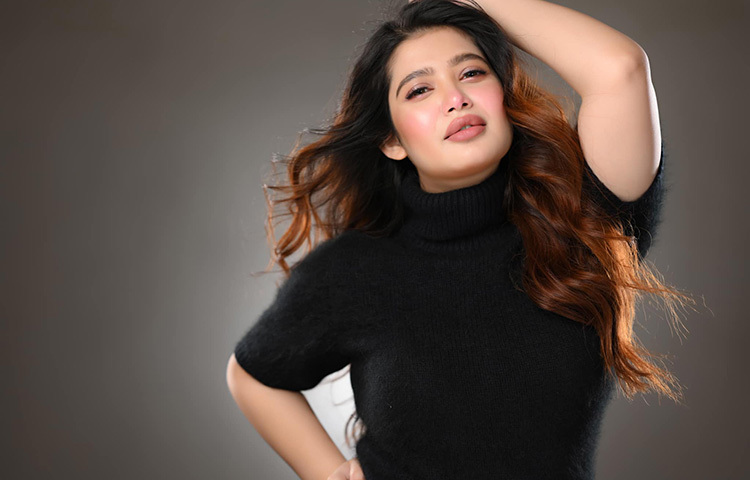 ১৯৯০ সালের ২৮ মে জন্ম নেয়া এনা সাহা একাধারে অভিনেত্রী, প্রযোজক এবং মডেল। ছবি: ফেসবুক