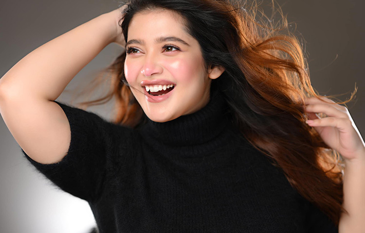 উচ্ছল হাসিতে এনা। ছবি: ফেসবুক