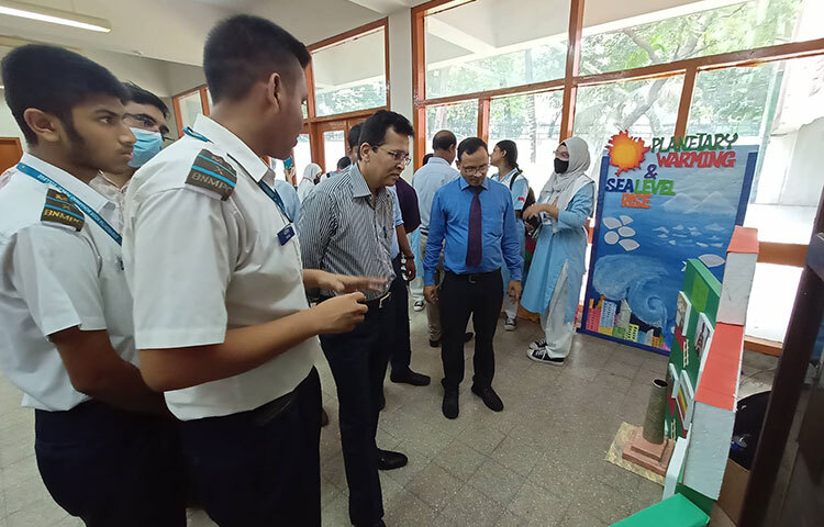 টেল প্লাস্টিকের নির্বাহী পরিচালক কামরুল হাসান আরও বলেন ‘পরিবেশের জন্য ব্যবসা’ এই স্লোগান কোনো প্রতিষ্ঠানের নেই। ২০১২ সালে প্রতিষ্ঠার পর থেকেই কাজ করে যাচ্ছি। ছবি: জাগো নিউজ