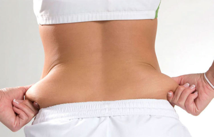 দীর্ঘদিন ধরে করোনার বিরুদ্ধে লড়াই করছেন বিশ্বের লাখ লাখ মানুষ। করোনা সংক্রমণ থেকে বাঁচতে লড়াই চলছে। এখনও অনেক অফিসেরই কাজ-কর্ম চলছে বাড়ি থেকেই। আর বাড়িতে সারাদিন বসে বসে ঘণ্টার পর ঘণ্টা ধরে কাজের ফলে বিশ্রী মেদ জমছে কোমরে বা কোমরের পিছনের দিকে।