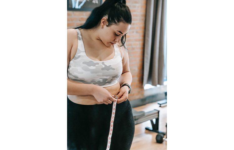 দ্রুত স্বাস্থ্য কমানোর জন্য আমরা অনেকেই ইচ্ছে মতো খাবার কমিয়ে দেই। এতে উপকারের বদলে গ্যাস অম্বলের সমস্যা বাড়তে পারে। তাই এমনভাবে খাবারগুলো ভাগ করে নিন যাতে কোনো খাবার বাদ না পড়ে আবার বেশি খাওয়াও না হয়ে যায়। ছবি: সংগৃহীত