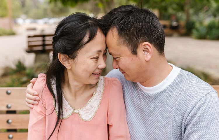 সেক্ষেত্রে একটা সময় মনে হতে পারে দাম্পত্য জীবনে ফিরে আসাই একমাত্র পথ। কারণ বিবাহ বহির্ভূত এই সম্পর্কগুলি শারীরিক ও মানসিকভাবে আনন্দ ও তৃপ্তি দিলেও জীবনে সমস্যাও বাড়িয়ে দেয় এই সম্পর্ক। ছবি: সংগৃহীত