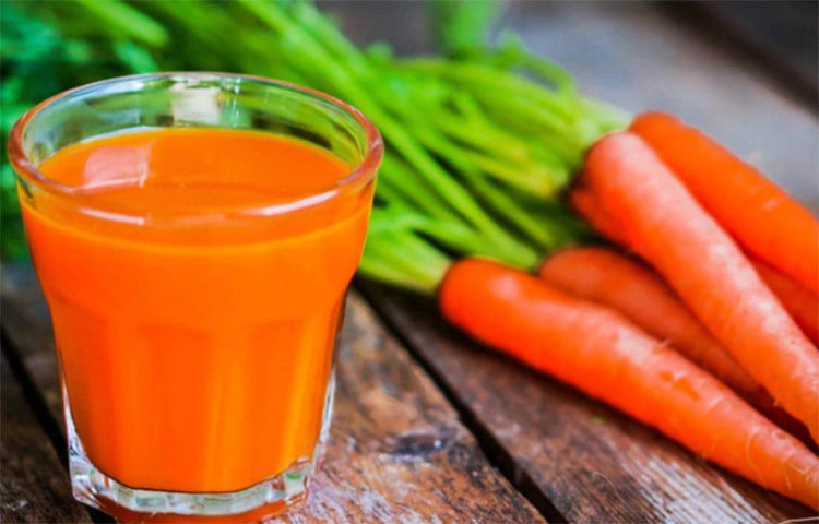 চোখ ভালো রাখতে গাজরের জুড়ি নেই। ভিটামিন এ, বিটা ক্যারোটিন চোখকে সুস্থ রাখে এবং চোখের দৃষ্টিশক্তি ধরে রাখতে সাহায্য করে। ছবি: সংগৃহীত