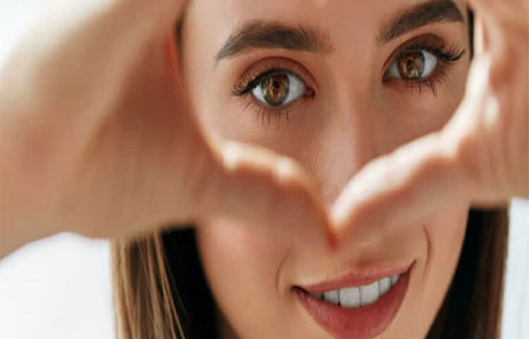 বিশ্ব স্বাস্থ্য সংস্থা থেকেও বলা হয়েছে, কর্নিয়া শুকিয়ে যাওয়ার ফলে বিশ্বে বাড়ছে অন্ধের সংখ্যা। ফলে শরীরে ভিটামিন এ ও ভিটামিন বি১২-এর ঘাটতি মেটাতেই হবে। ভিটামিন বি১২-এর অভাবে দৃষ্টিশক্তি হারিয়ে যাওয়ার ঘটনা বহুল। ছবি: সংগৃহীত