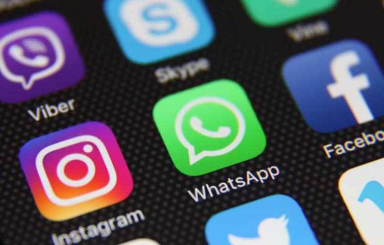 আপনার বাড়ির ঠিকানা, অফিসের ঠিকানা আর টাইমিং এই সব ডিটেল ফেসবুকে দেয়ার উচিত না। এমন কি কোনো পোস্টেও এই জিনিস করা উচিত না। এগুলো আপনাকে যে স্টক করছে তাদের জন্য খুব কাজের হলেও আপনার জন্য তা বিপদ ডেকে আনতে পারে।