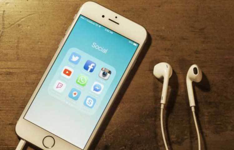 ফেসবুকে কখনো কাউকে ভার্বালি অ্যাবিউস করবেন না বা খারাপ কিছু বলবেন না। তা করলে সবাই এর স্ক্রিনশট নিয়ে আপনার বিরুদ্ধে ব্যাবহার করতে পারবে।