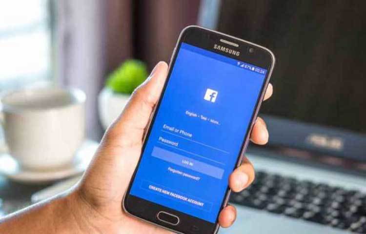 আরও একটি বড় জিনিস হল এই যে ছবি বা পাসপোর্ট, সার্টিফিকেট, ডিগ্রি ইত্যাদির মতন পার্সোনাল ডকুমেন্ট সোশ্যাল মিডিয়াতে পোস্ট করা উচিত না। আর আপনার ট্রেন বা ফ্লাইট টিকিট ফেসবুকে পোস্ট করাও খুব বাজে আইডিয়া।