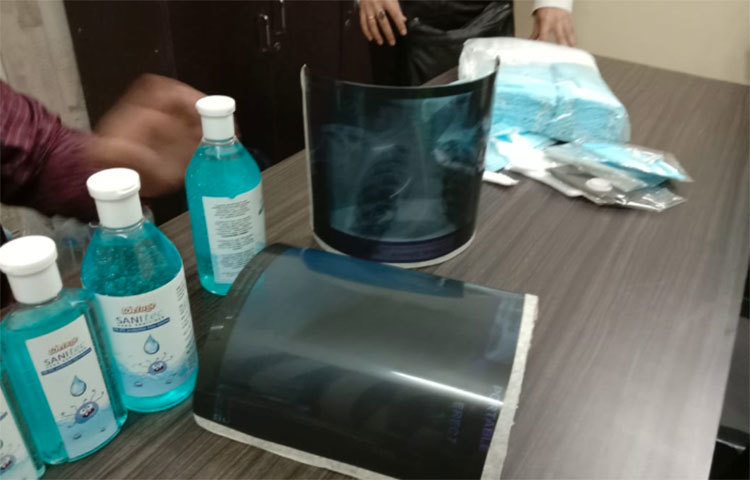 এই ফেস শিল্ড দিয়ে এক সাথে দুই কাজ করা যাবে। করোনা থেকে বাঁচাতে ও চোখের ক্ষতি না করেই গ্রহণ দেখা যাবে। ভারতের কলকাতায় এটি বেশ জনপ্রিয়তা পেয়েছে।