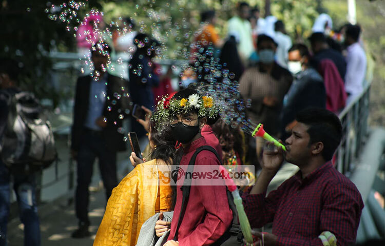 উৎসবে মাতোয়ারা। ছবি: মাহবুব আলম