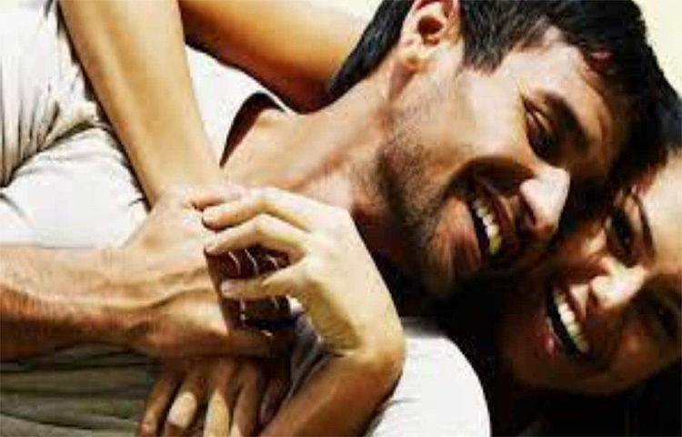 কিন্তু তা মেটাতে অন্য কারো সাহায্য নিলেন এমন করবেন না। সব সমস্যা দুজনে মিলে মিটিয়ে নিন। দেখবেন সব ঠিক হবে আপন নিয়মেই। বিশেষজ্ঞররা পরামর্শ দিচ্ছেন সময়ের ওপর ভরসা রেখে কথা বলে সম্পর্কের শীতলতা দূর করার। ছবি: সংগৃহীত