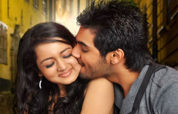 বন্ধুত্ব এমন একটি সম্পর্ক যা বিয়ের পরেও স্থায়ী হয়। সাধারণত যখন একজন পুরুষ একজন নারী বন্ধুর সঙ্গে কথা বলেন, প্রায়শই তার স্ত্রী হিংসা বোধ করতে শুরু করেন। যার কারণে দুজনের মধ্যে বেড়ে যায় দূরত্ব। বাড়তে থাকে মতবিরোধ। এক্ষেত্রে প্রয়োজন স্বামী যেন তার স্ত্রীকে আশ্বস্ত করেন স্ত্রীর গুরুত্ব তার জীবনে যেকোনো বন্ধুর চেয়ে বেশি। ছবি: সংগৃহীত