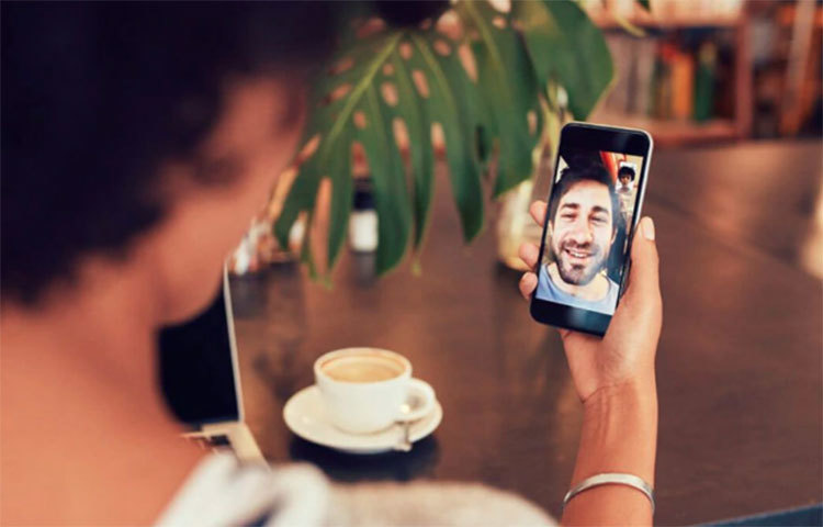 গাছের পরিচর্যা, গান শোনা, যোগাসন, ছবি আঁকা, ভ্রমণ ইত্যাদির মাধ্যমে হতাশা বা অবসাদ কাটানোর পরামর্শ দিয়ে থাকেন মনোবিদরা। মানসিক চাপ, হতাশা ও অবসাদ কাটিয়ে উঠতে প্রতিদিন প্রয়োজন পর্যাপ্ত ঘুমের। প্রয়োজনে মনোরোগ বিশেষজ্ঞদের সঙ্গে যোগাযোগ করে কাউন্সেলিং করানো যেতে পারে। আবসাদ, মানসিক চাপ কমানোর বেশ কিছু ওষুধও রয়েছে যা বিশেষজ্ঞদের পরামর্শ মেনে খাওয়া যেতে পারে।