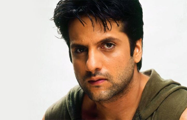 চলতি বছরের ফেব্রæয়ারিতে ‘বিস্ফোট’-এর কাজ শেষ করেছেন। ফারদিনের ওই ‘কামব্যাক’ ছবিতে রয়েছেন রীতেশ দেশমুখ এবং প্রিয়া বোপটও। ‘রক, পেপার অ্যান্ড সিজর্স’ নামে একটি ভেনিজুয়েলান ছবির হিন্দি পুনর্র্নিমাণ এই ছবি। পরিচালনায় কুকি গুলাটি। ছবি: সংগৃহীত