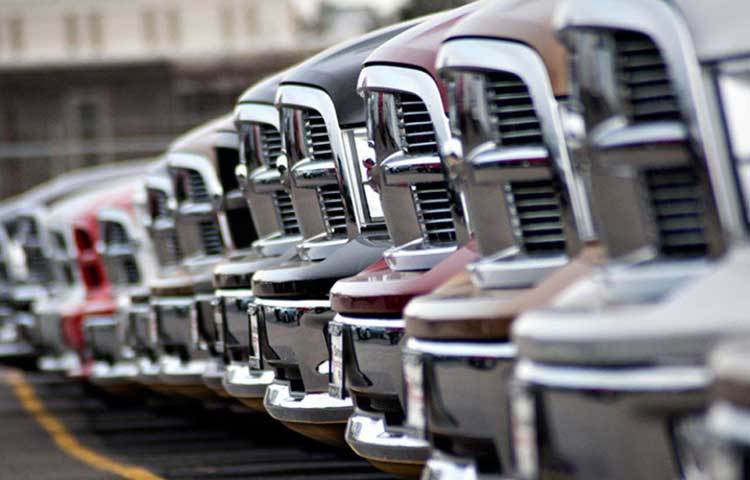 শেষে ২০১৪ সাল নাগাদ তিনি ফের চাষাবাদ নিয়ে কিছু একটা শুরু করার কথা ভাবেন। এবার আর ধান-বাদাম নয়, কোকোপিট-ট্রে কিনে তার মধ্যেই শুরু করেন শাক-পাতা চাষ। এবার স্ত্রীকে সঙ্গে নিয়ে নিজেরাই ১০ ফুট/ ১০ ফুটের একটি ঘরে চাষ শুরু করেন।