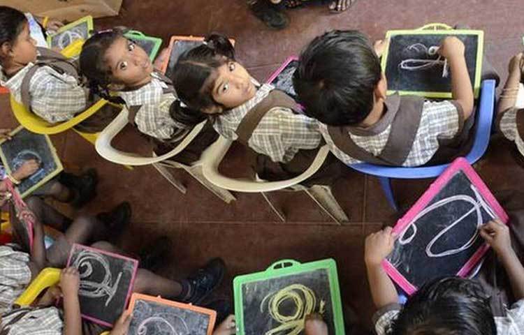 তারপর তামিলনাডু প্রাইমারি স্কুল ইমপ্রুভমেন্ট ক্যাম্পেইন নামে একটি অসরকারি সংস্থায় যোগ দেন। টানা ১০ বছর এই সংস্থার সঙ্গেই কাজ করেছেন তিনি। এরপর চার বছরের জন্য তামিলনাডুর অন্য একটি বেসরকারি সংস্থার সঙ্গে কাজ করেছেন।