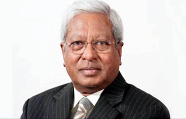 এ ছাড়া তিনি ১৯৯৪ সালে কানাডার কুইনস ইউনিভার্সিটি থেকে ‘ডক্টর অব ল’ এবং ২০০৩ সালে যুক্তরাজ্যের ম্যানচেস্টার ইউনিভার্সিটি থেকে ‘ডক্টর অব এডুকেশন’ ডিগ্রি লাভ করেন।