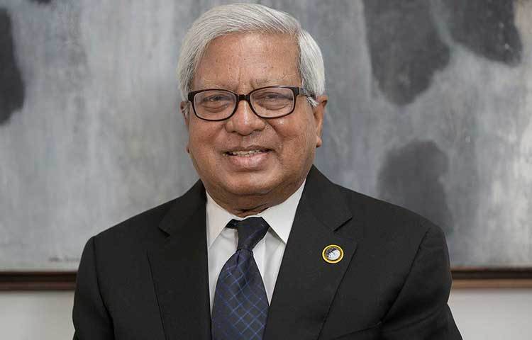 সামাজিক উন্নয়নে অসামান্য ভূমিকার জন্য স্যার ফজলে হাসান আবেদ র‌্যামন ম্যাগসেসে পুরস্কার, জাতিসংঘ উন্নয়ন সংস্থার মাহবুবুল হক পুরস্কার, গেটস ফাউন্ডেশনের বিশ্ব স্বাস্থ্য পুরস্কার এবং শিক্ষাক্ষেত্রের ‘নোবেল’ বলে খ্যাত ইয়াইদান পুরস্কার লাভ করেন।