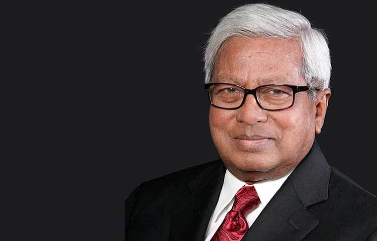 ১৯৫৪ সালে এইচএসসি পাস করেন নটরডেম কলেজ থেকে। সেবছরই তিনি ঢাকা বিশ্ববিদ্যালয়ে পদার্থ বিভাগে অনার্সে ভর্তি হন।