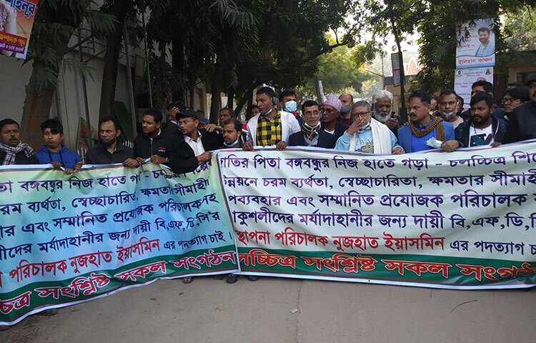 তিন দফা দাবিতে লাগাতার কর্মবিরতির ডাক দিয়েছে ১৭ সংগঠন। চলছে তাদের আন্দোলন। ছবি: রিফাত কবির