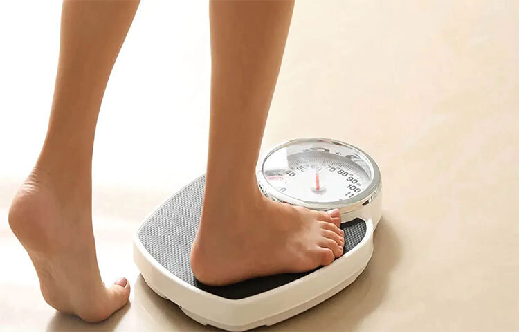 রেড মিট: পুষ্টির জন্য রেড মিটে প্রোটিন, ভিটামিন বি-১২ এবং আয়রনের মতো গুরুত্বপূর্ণ পুষ্টি রয়েছে। এটি অতিরিক্ত পরিমাণে খাওয়া স্বাস্থ্যের জন্য মারাত্মক ক্ষতির কারণ হতে পারে। এই মাংস হৃদরোগ, নির্দিষ্ট কিছু ক্যান্সার এবং আরও অনেক কিছুর ঝুঁকি বাড়ায়। এটি বেশি খেলে ওজন বৃদ্ধি হতে পারে। ছবি: সংগৃহীত