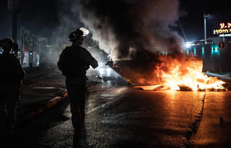 ইসরাইলের এসব হামলায় নিহতদের মধ্যে অনেক শিশু ও নারী রয়েছেন। ফিলিস্তিনের স্বাস্থ্য কর্মকর্তাদের বরাত দিয়ে এ খবর জানিয়েছে আলজাজিরা। ছবি: সিএনএন
