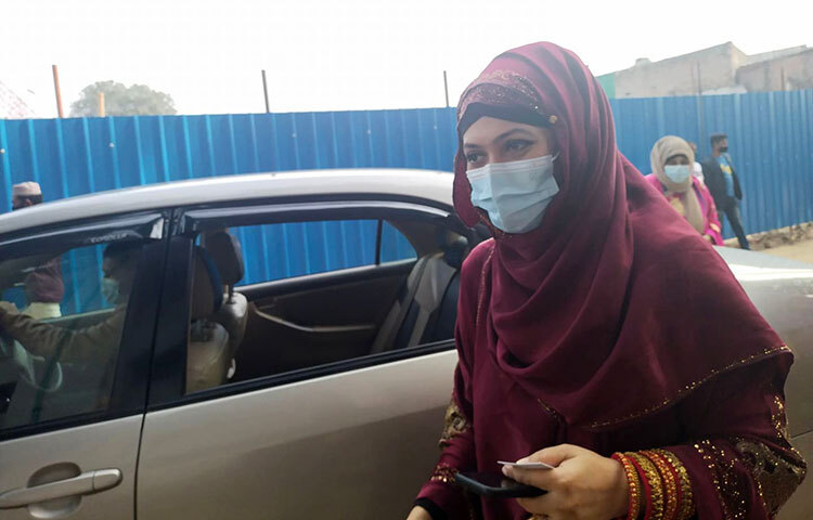 অভিনেত্রী মুক্তিও এসেছিলেন ভোট দিতে। ছবি: লিমন আহমেদ