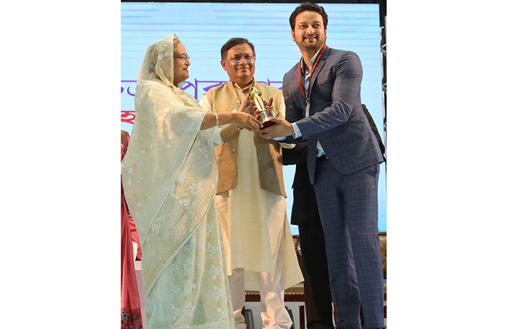 সাদিক মো. সাইমন (সাইমন সাদিক) ২০১৮ সালের জন্য যথাক্রমে ‘পুত্র’ এবং ‘জান্নাত’ চলচ্চিত্রের জন্য সেরা অভিনেতার পুরস্কার পেয়েছেন।