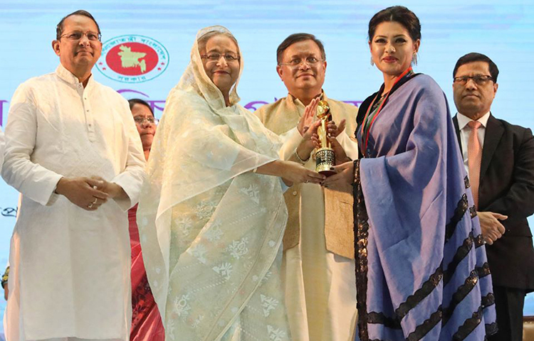 ‘হালদা’ চলচ্চিত্রে অভিনয়ের জন্য নুসরাত ইমরোজ তিশা ২০১৭ সালের সেরা অভিনেত্রীর পুরস্কার পেয়েছেন।