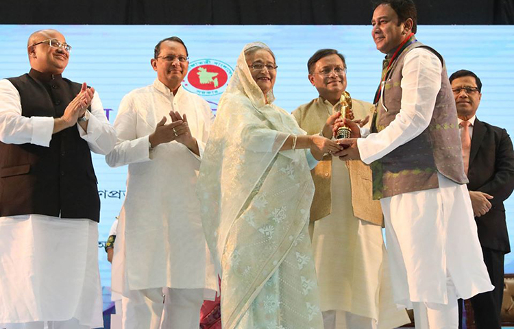 ২০১৭ সালের ‘হালদা’ ছবিতে অভিনয়ের জন্য সেরা খলনায়কের পুরস্কার পেয়েছেন জাহিদ হাসান।