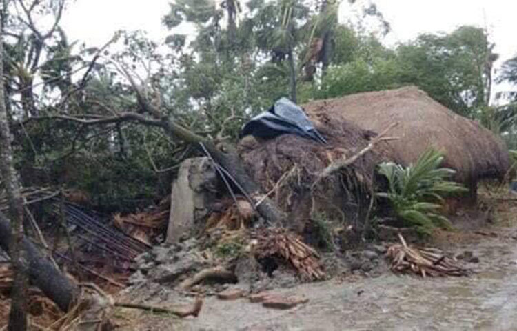 হাজারো মানুষের বসতি ভেঙছে।