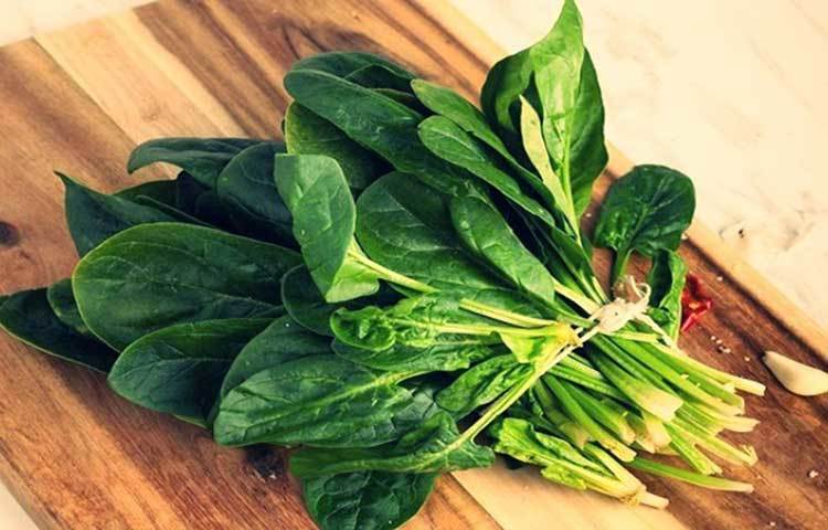 পালংশাক: ম্যাগনেশিয়াম ও অন্যান্য মিনারেলে ভরপুর পালংশাক। ‘সেক্স ড্রাইভ’-এর জন্য এটি বিশেষ উপযোগী।