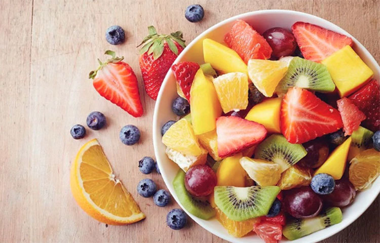 গরমকাল মানেই চুটিয়ে আম, জাম, কাঁঠালের সময়। রসালো ফলের গন্ধে আর স্বাদে মাতোয়ারা এই ঋতু। তবে গরমের ফল শুধু সুস্বাদুই নয়, খুব উপকারিও। এই ফলগুলো খেলে গরমে শরীরের জল শুকিয়ে যাবে না।