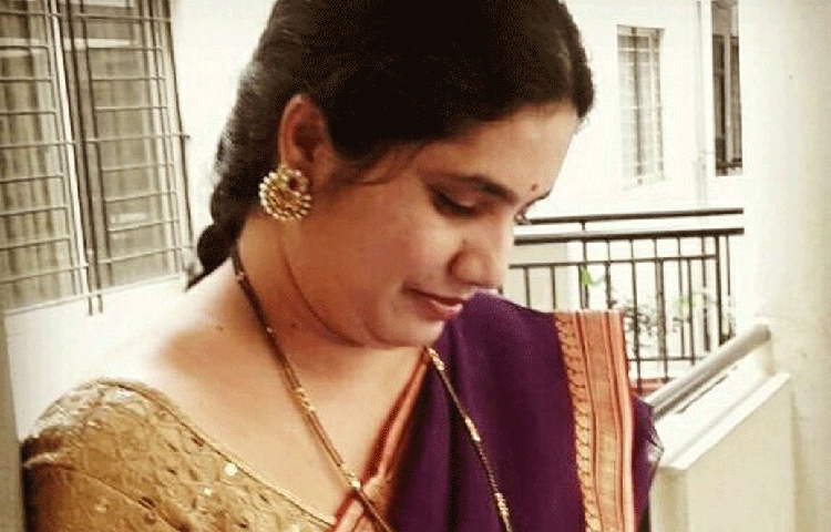 কয়েকজন সহযোগী নিয়েছিলেন জয়ন্তী। তারা সারাদিন ব্যবসার কাজ দেখাশোনা করতেন। প্রথমে বাড়ির গ্যারাজেই শুরু করেছিলেন ব্যবসা।