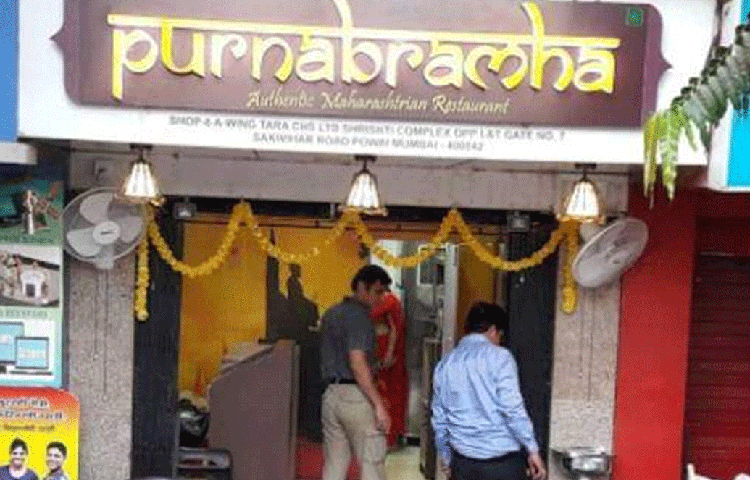 বেঙ্গালুরুর এইচএসআর আউটলেটে ২০১২ সালে প্রথম তিনি তার রেস্তরাঁর শাখা খোলেন। তার রেস্তরাঁর নাম ‘পূর্ণব্রহ্ম’। ব্যাঙ্ক থেকে ঋণ নিয়ে এই রেস্তরাঁ খোলেন তিনি।