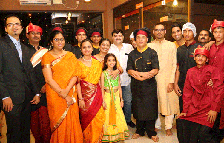 তবে তার ব্যবসার একটা শর্ত রয়েছে। শুধুমাত্র মহিলাদেরই তিনি ফ্রাঞ্চাইজি দিয়ে থাকেন। মহিলাদের স্বনির্ভর করার উদ্দেশেই এই পদক্ষেপ বলে জানিয়েছেন জয়ন্তী। প্রতিটা শাখার ৭০ শতাংশ কর্মীও মহিলাই।