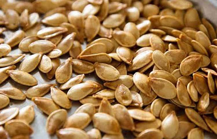 কুমড়োর বীজ: কুমড়োর বীজে রয়েছে জিঙ্ক এবং ওমেগা-৩ ফ্যাটি অ্যাসিড। যা নারী পুরুষ উভয়ের ক্ষেত্রেই উপযোগী।