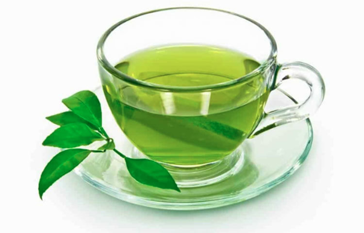 গ্রিন টি: গ্রিন টি একটি দুর্দান্ত ফ্যাট বার্নার এবং ক্ষুধা দমনকারী। ক্যাফিন এবং ক্যাটচিন নামে দুটি বড় যৌগ রয়েছে এতে, যা ওজন কমানোর প্রক্রিয়াতে সহায়তা করে। বিভিন্ন স্ট্যাডি থেকে জানা যায়, গ্রিন টি বিপাক বাড়াতে সহায়তা করে যা শরীরের জন্য গুরুত্বপূর্ণ। ভালো ফলাফলের জন্য ২০০-২৫০ মিলি গ্রিন টি প্রতিদিন দুইবার পান করুন।