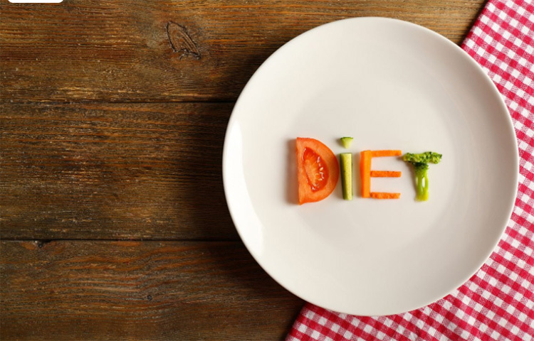 খাওয়া-দাওয়া নিয়ে সচেতন হতে হবে। প্রসেসড খাবার এড়িয়ে চলতে হবে। যার মধ্যে ফাইবার আছে এবং যেটা হজম করা সোজা সেই ধরনের খাবার খেতে হবে। ছবি: সংগৃহীত