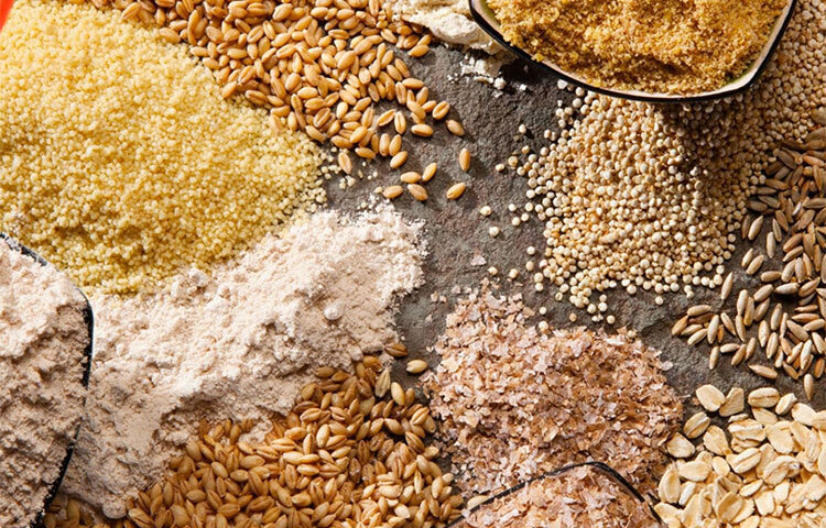 শরীরে কোলেস্টেরলে মাত্রা বাড়লে মূলত হার্টের সমস্যা দেখা দেয়। কারণ কোলেস্টেরল শিরা ও ধমনির পথ সরু করে দেয়। ফলে উচ্চ রক্তচাপের সমস্যা দেখা দেয়। আর এখান থেকেই হার্টের ব্লাড পাম্পে সমস্যা দেখা দেয়। ওটসের মতোই নিয়মিত বার্লি ও অন্যান্য গোটা শস্য, যেমন, গম, ভুট্টা ইত্যাদি খেলে শরীরে কোলেস্টেরলের মাত্রা কমে। ছবি: সংগৃহীত