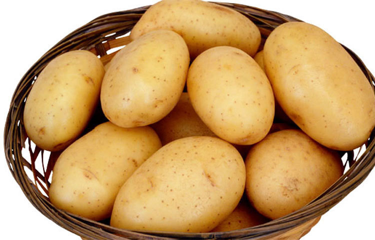 আলু: শরীরের ওজন বাড়ানোর জন্য আলু খুব ভালো খাবার। আলুর মধ্যে রয়েছে আঁশ এবং ভিটামিন সি। আলু কার্বোহাইড্রেট-জাতীয় খাবার। এটি পেশী বাড়াতে সাহায্য করে।