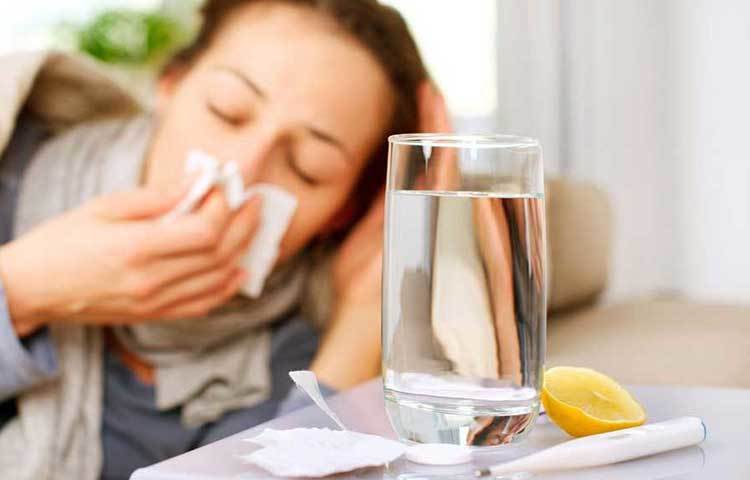 যদি সর্দি-কাশি হয়ই, তা হলে বাড়িতে থাকুন। বিশ্রাম নিন। যেকোনো ভাইরাসের বিরুদ্ধেই শরীর প্রতিরোধ গড়ে তুলবে দ্রুতই, ততদিন অপেক্ষা করতে হবে।