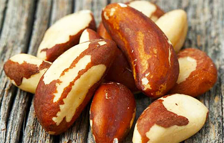 ব্রাজিল বাদামে প্রচুর পরিমাণে সেলেনিয়াম থাকে। যা থাইরয়েড হরমোনের ভারসাম্য বজায় রাখে। তাই দিনে মাত্র তিনটি করে ব্রাজিল নাট খেলেই মিলবে উপকার। ছবি: সংগৃহীত