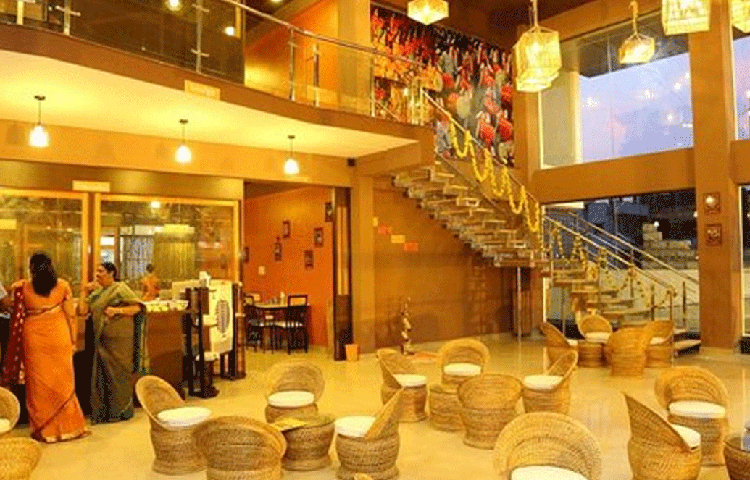 মহারাষ্ট্রে এক মারাঠি পরিবারে জন্ম জয়ন্তীর। বিয়ের পর স্বামীর সঙ্গে বেঙ্গালুরুতে শিফট্ করেন জয়ন্তী। তার হোম ডেলিভারি ব্যবসার শুরু কিন্তু বিদেশে। ২০০৬ সালে অফিস থেকে তাকে অস্ট্রেলিয়ায় পাঠানো হয়। সেখানে খাওয়া-দাওয়া নিয়ে খুব সমস্যায় পড়েছিলেন তিনি।