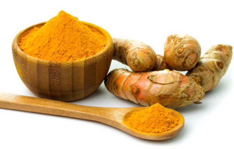 হলুদে আছে অ্যান্টি অক্সিডেন্ট এবং অ্যান্টি ইনফ্লামমেটরী উপাদান যা হজমশক্তি বাড়াতে সাহায্য করে। আর তার সঙ্গে সঙ্গে বয়সের ছাপ পড়া রোধে বিশেষ সাহায্য করে থাকে।