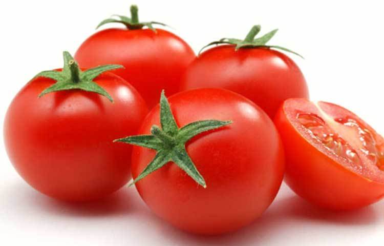 টমেটো সহজলভ্য একটি সবজি, যা রক্তাস্বল্পতা দূর করতে খুবই কার্যকরী। টমেটোয় থাকা আয়রন, ভিটামিন সি এবং লাইকোপেন রক্তাস্বল্পতাসহ নানা রোগের হাত থেকে আমাদের রক্ষা করতে সক্ষম। নিয়মিত খাদ্যতালিকায় রাখতে পারেন টমেটো। এড়ানো যাবে রক্তাস্বল্পতার সমস্যা।