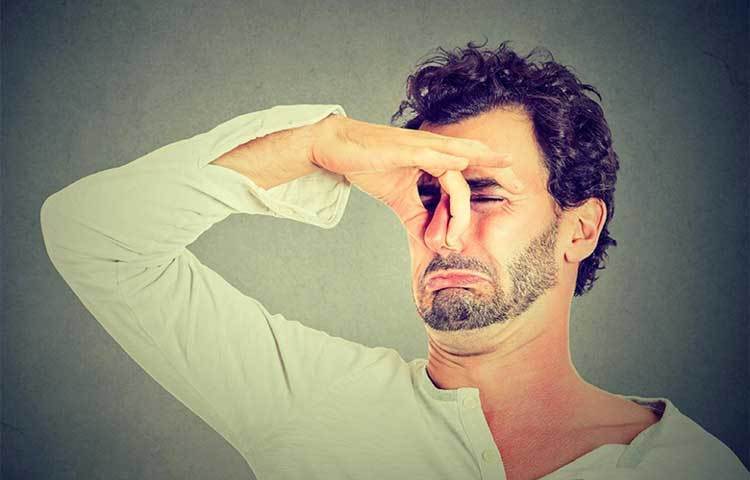 মূত্র ত্যাগের পর যদি মূত্রের সঙ্গে বাজে গন্ধ বেরোয়, তাহলে ডাক্তারের পরামর্শ নেয়া উচিৎ।