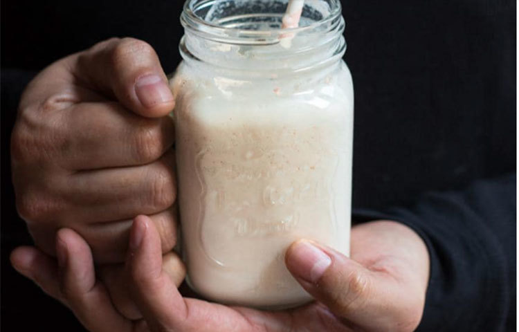 দই খেতে যেমন সুস্বাদু তেমন স্বাস্থ্যের পক্ষেও অত্যন্ত উপকারি।