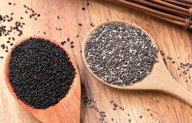 ওমেগা থ্রি ফ্যাটি অ্যাসিড, প্রোটিন, ফাইবারের সঙ্গে শিয়া সিডসে আছে প্রচুর ক্যালসিয়াম। টোস্ট করে বা পুডিংয়ের অংশ হিসেবে খাওয়া হয় শিয়া সিডস। ছবি: সংগৃহীত